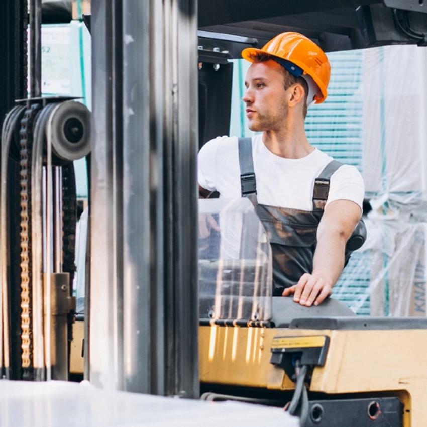 Un cariste du secteur de l'Industrie